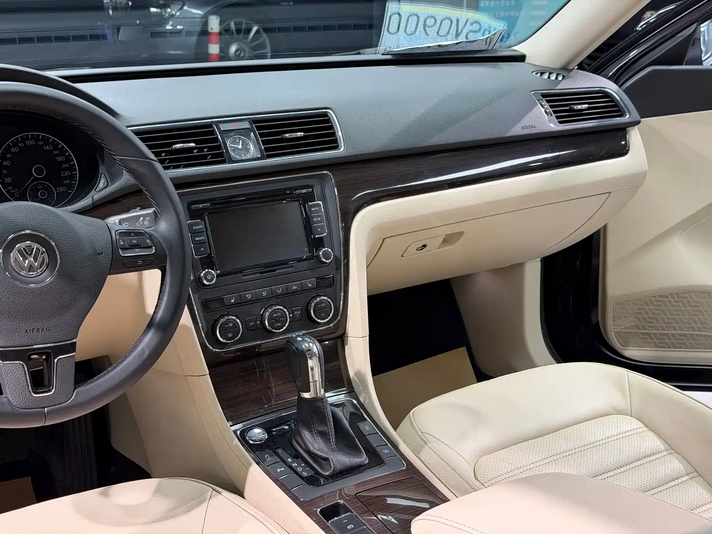 Volkswagen Passat 2014 1.8TSI DSG Executive Edition фото 13