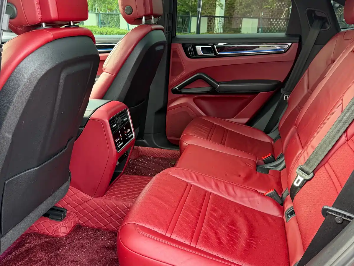 Photo 15 - Porsche Cayenne