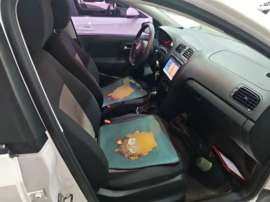 Volkswagen Polo 2016 1.4L Automatic Trend фото 25
