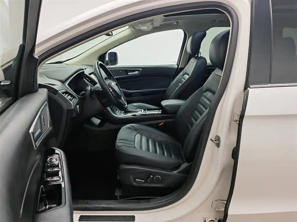 Фото 10 - Ford Edge
