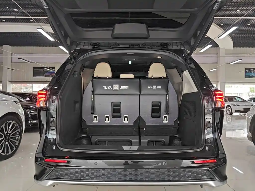 Toyota Granvia 2023 2022 2.5L Hybrid Premium Edition
