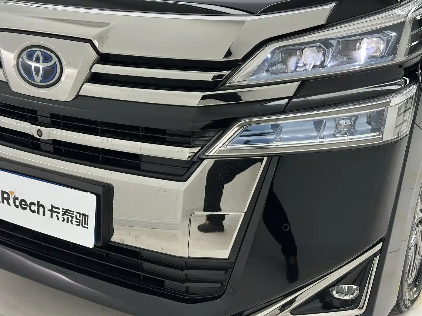 Toyota Alphard 2019 Hybrid 2.5L Premium Edition фото 26