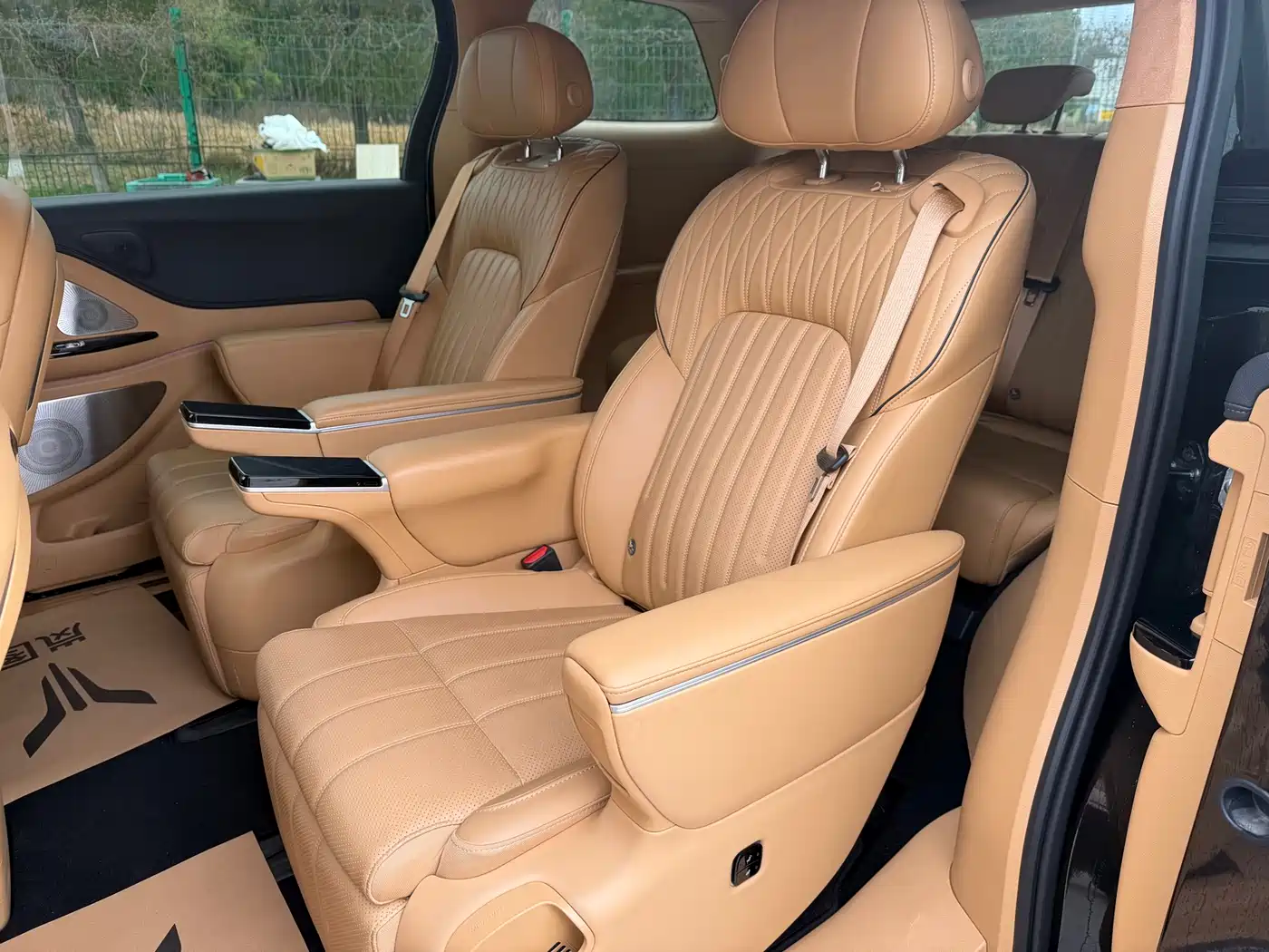 Voyah Auto Voyah Dreamer 2025 PHEV AWD Flagship Kunpeng Edition фото 16