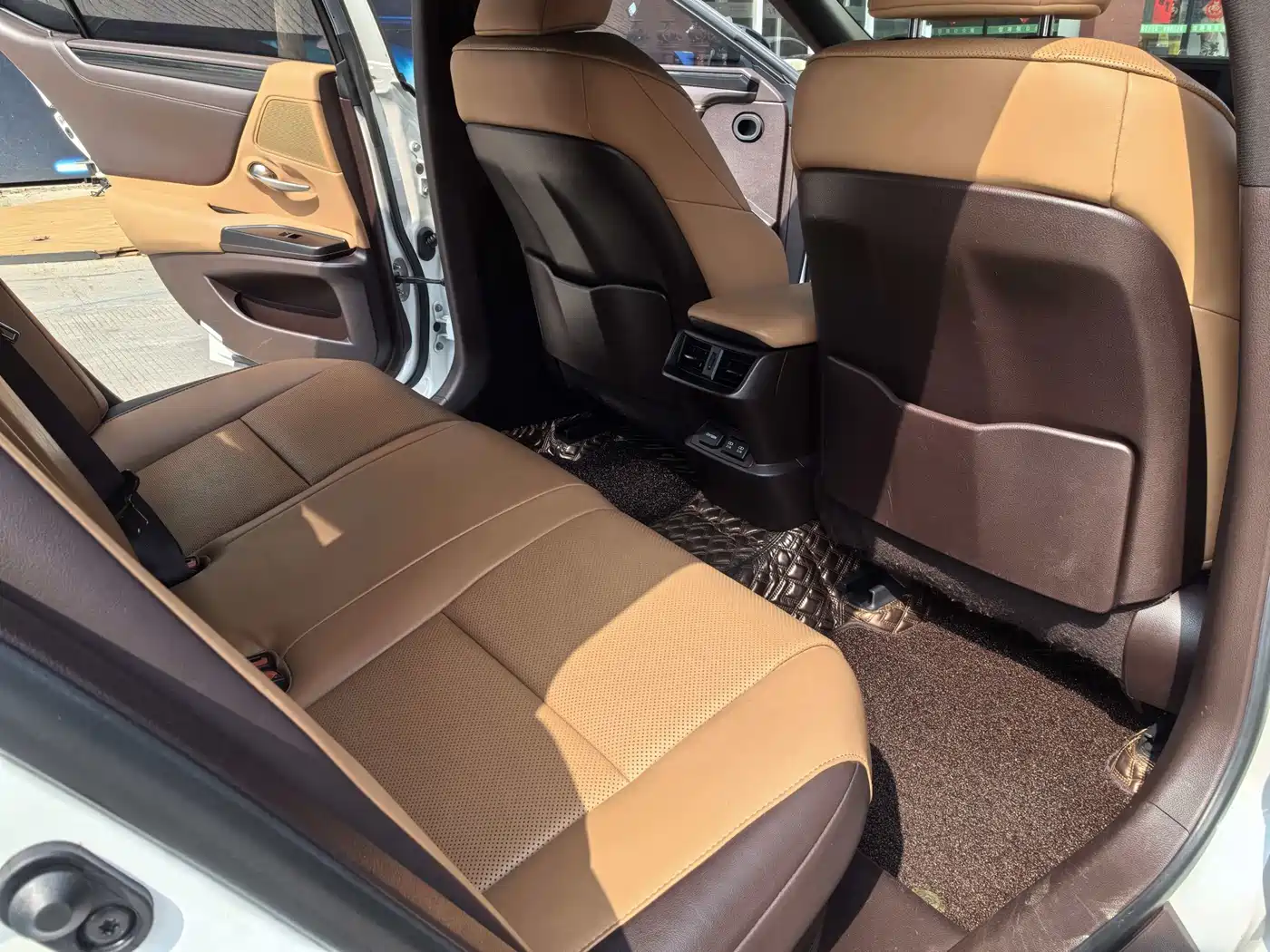 Lexus ES 2020 Model 300h Excellence Edition фото 9