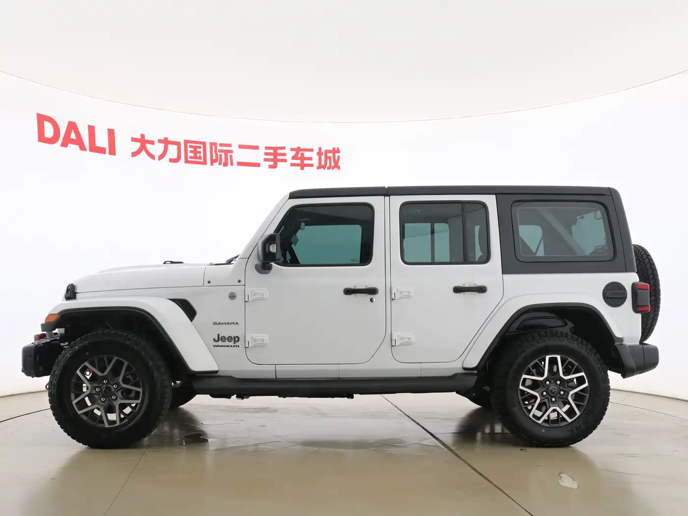 Jeep Wrangler 2026 2024 Model 2.0T Sahara Four-Door Version