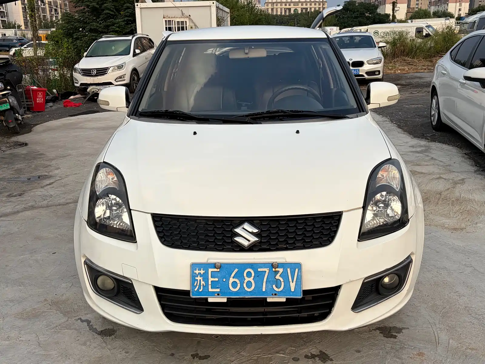 Photo 2 - Suzuki Swift