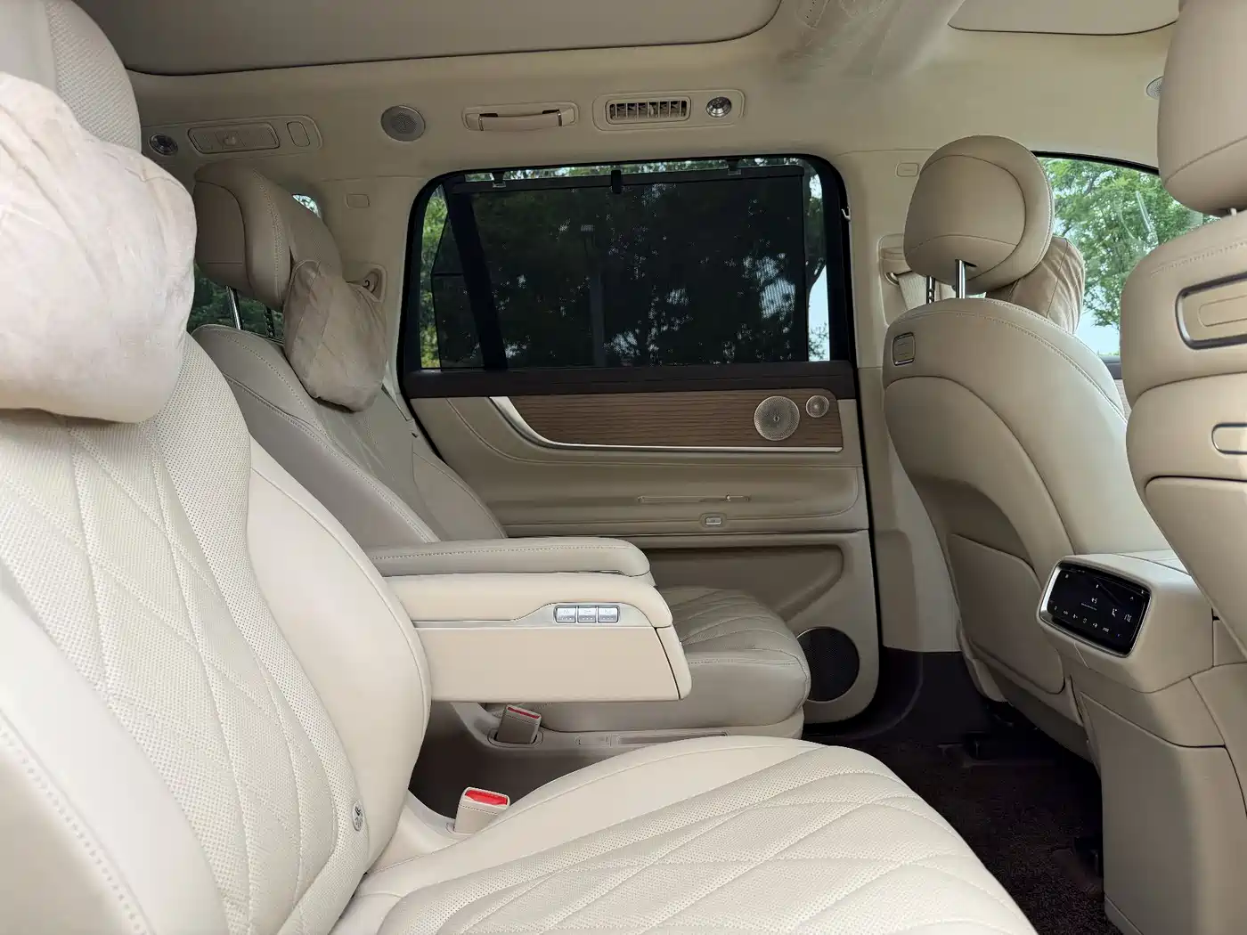 AITO Wenjie AITO M9 2024 Range Extender Max Edition 42kWh 6-seater фото 24