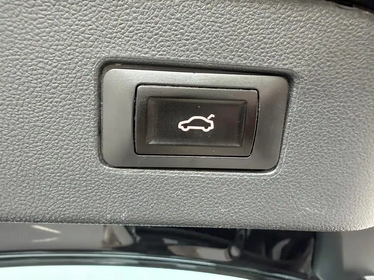 Volkswagen Passat 2024 380TSI Starlight Luxury Edition фото 26
