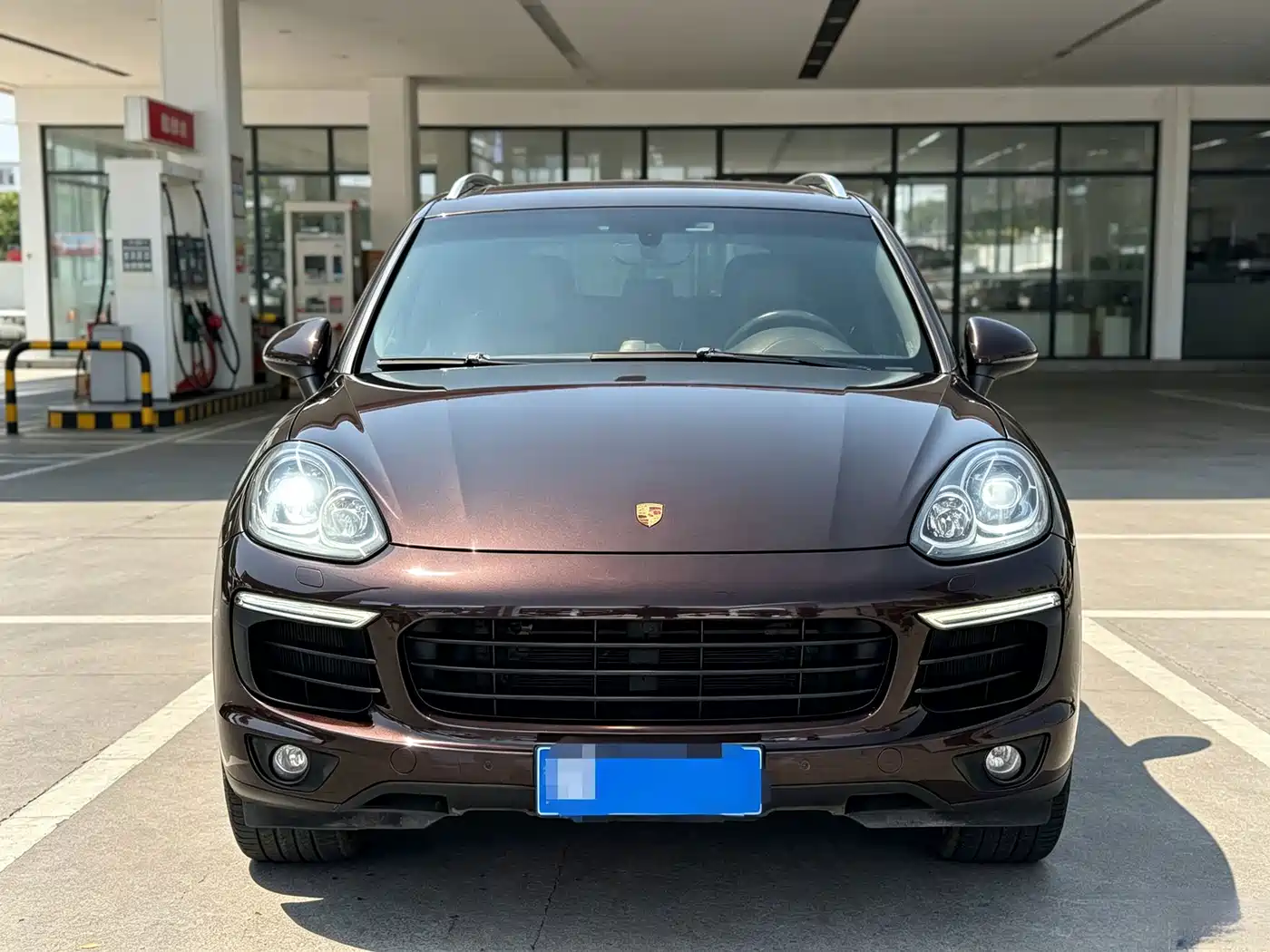Photo 2 - Porsche Cayenne