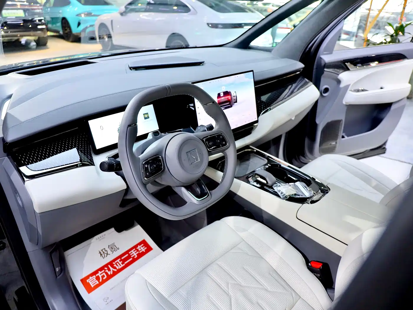 ZEEKR 009 2025 2024 6-seat Executive AWD 108kWh