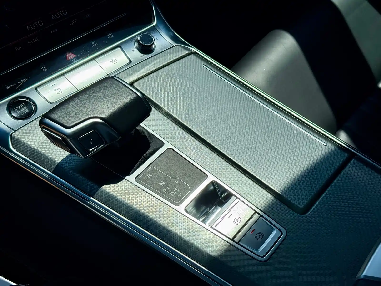 Фото 13 - Audi A6L