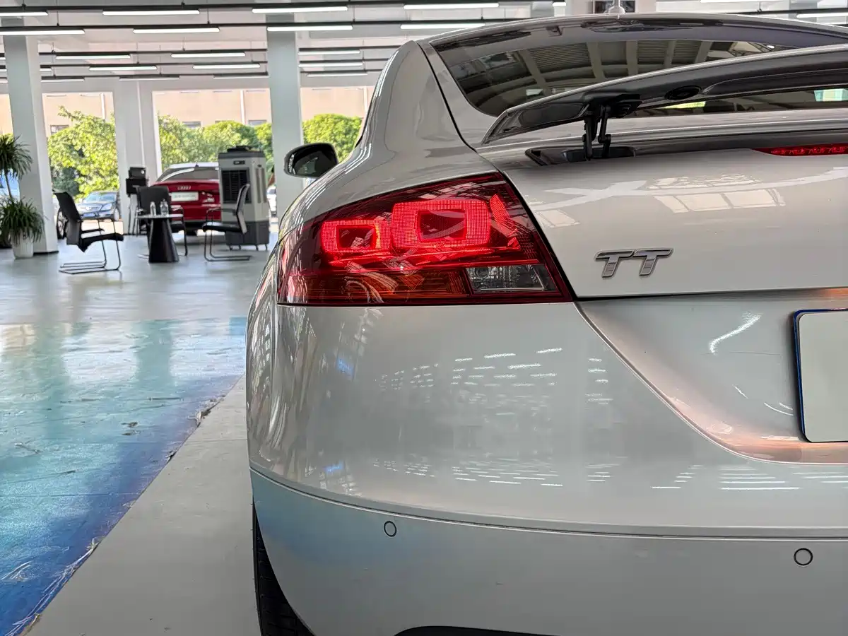 Audi TT 2009 2008 Model TT Coupe 2.0TFSI