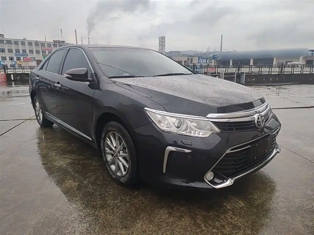 Toyota Camry 2016 2.0G 10th Anniversary Luxury Edition фото 4