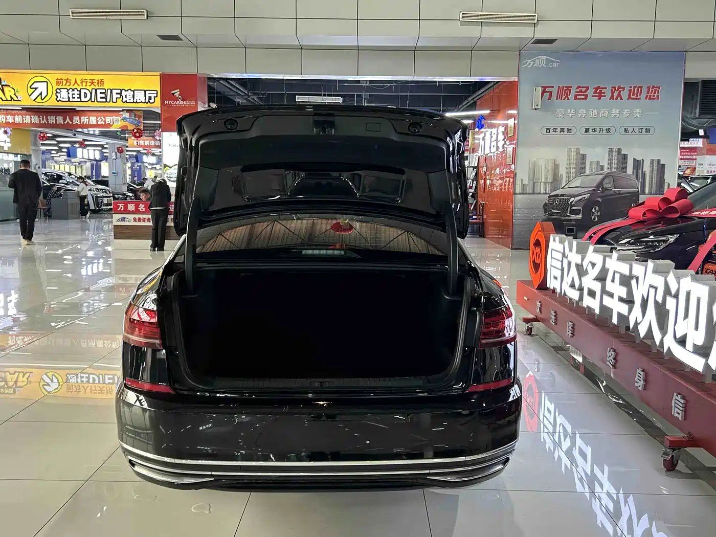 Volkswagen Passat 2024 380TSI Elite Edition фото 18