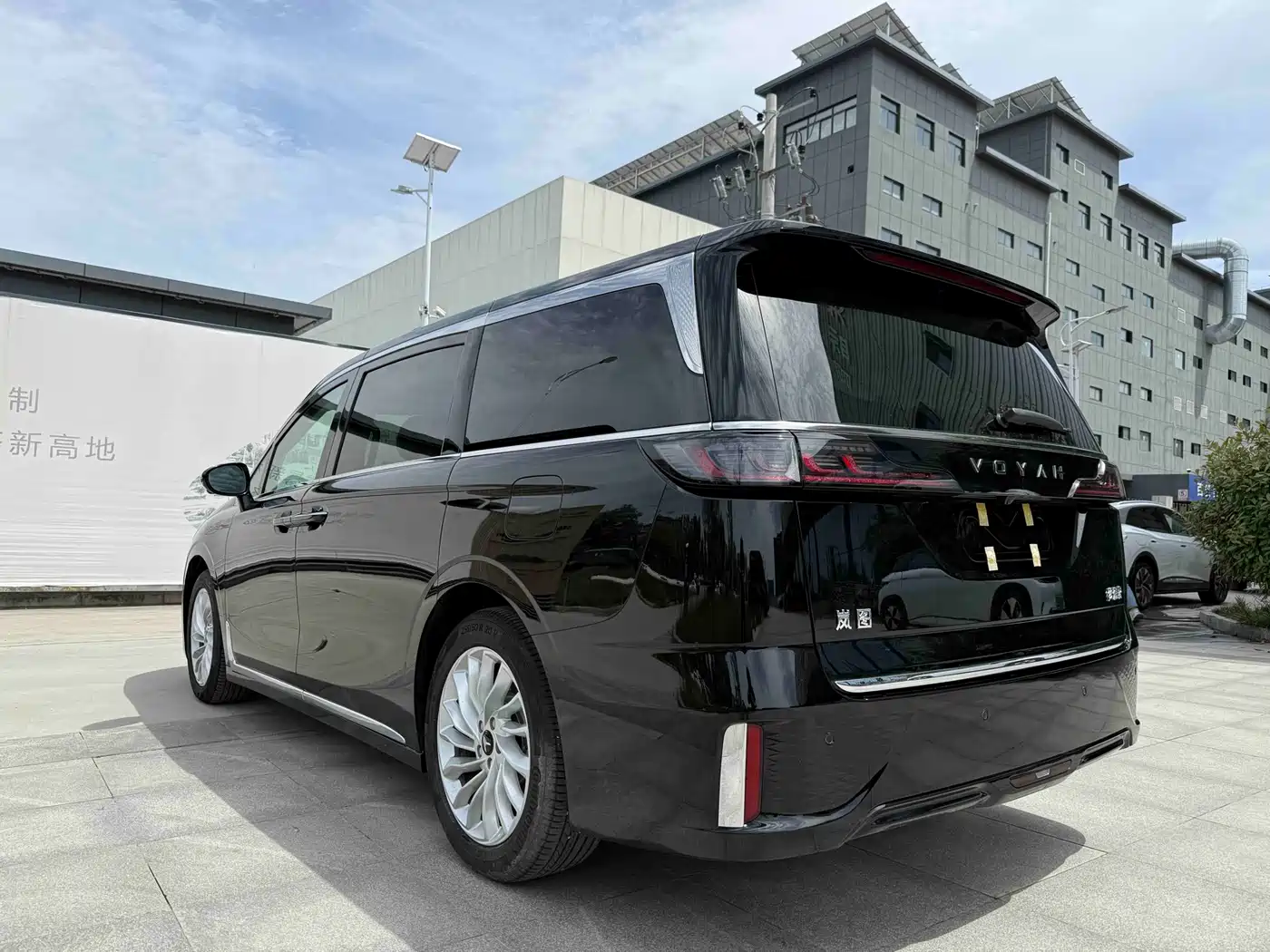 Voyah Auto Voyah Dreamer 2024 PHEV Ultra Long Range Premium Edition фото 8