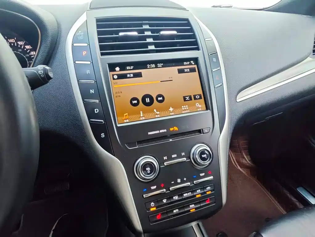 Lincoln MKC 2018 2018 2.0T FWD Premium Edition