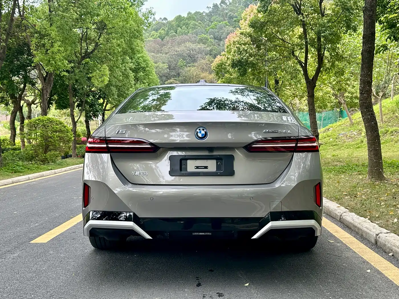 BMW I5