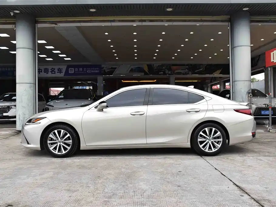 Lexus ES 2018 200 Excellence Edition China V фото 4