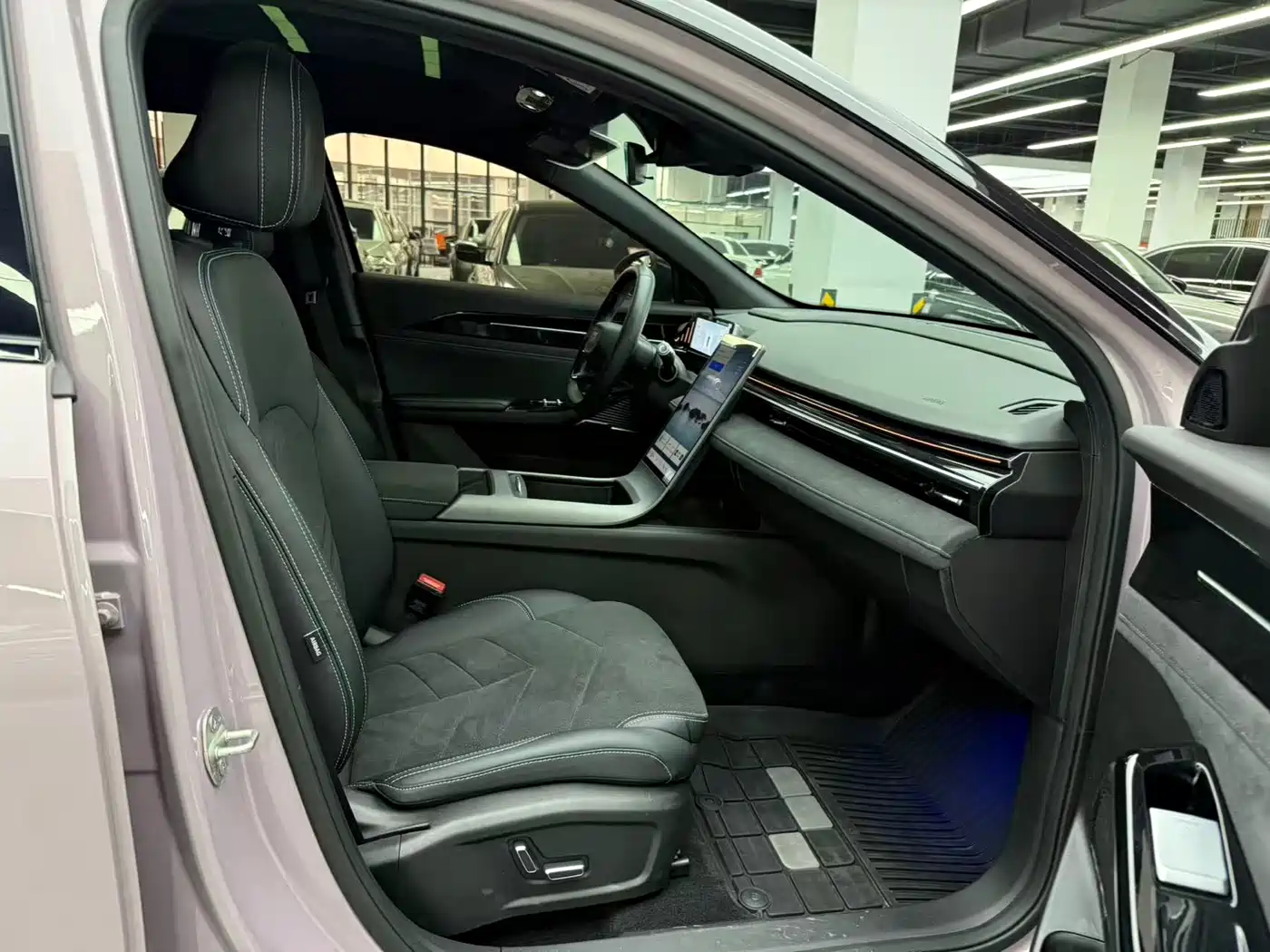Geely Galaxy Galaxy L6 2024 125km Creative Edition фото 11