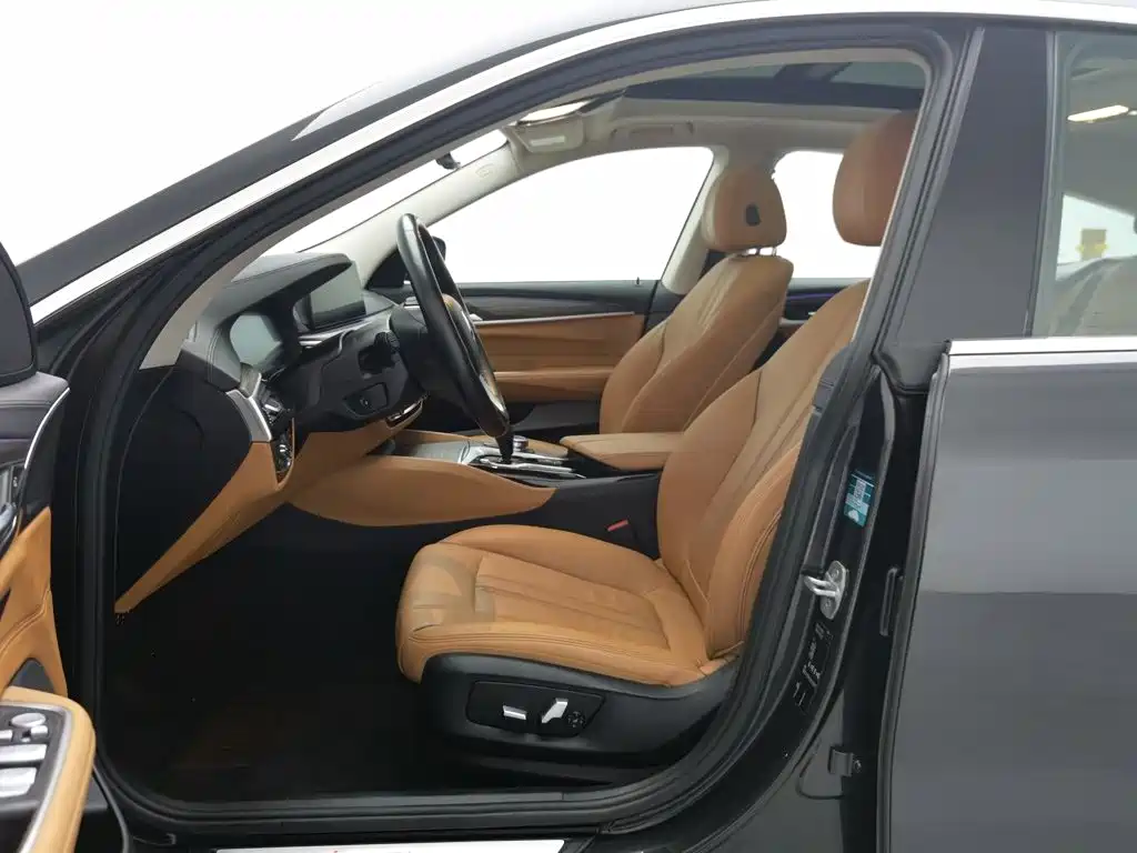 Photo 10 - BMW 6 Series GT