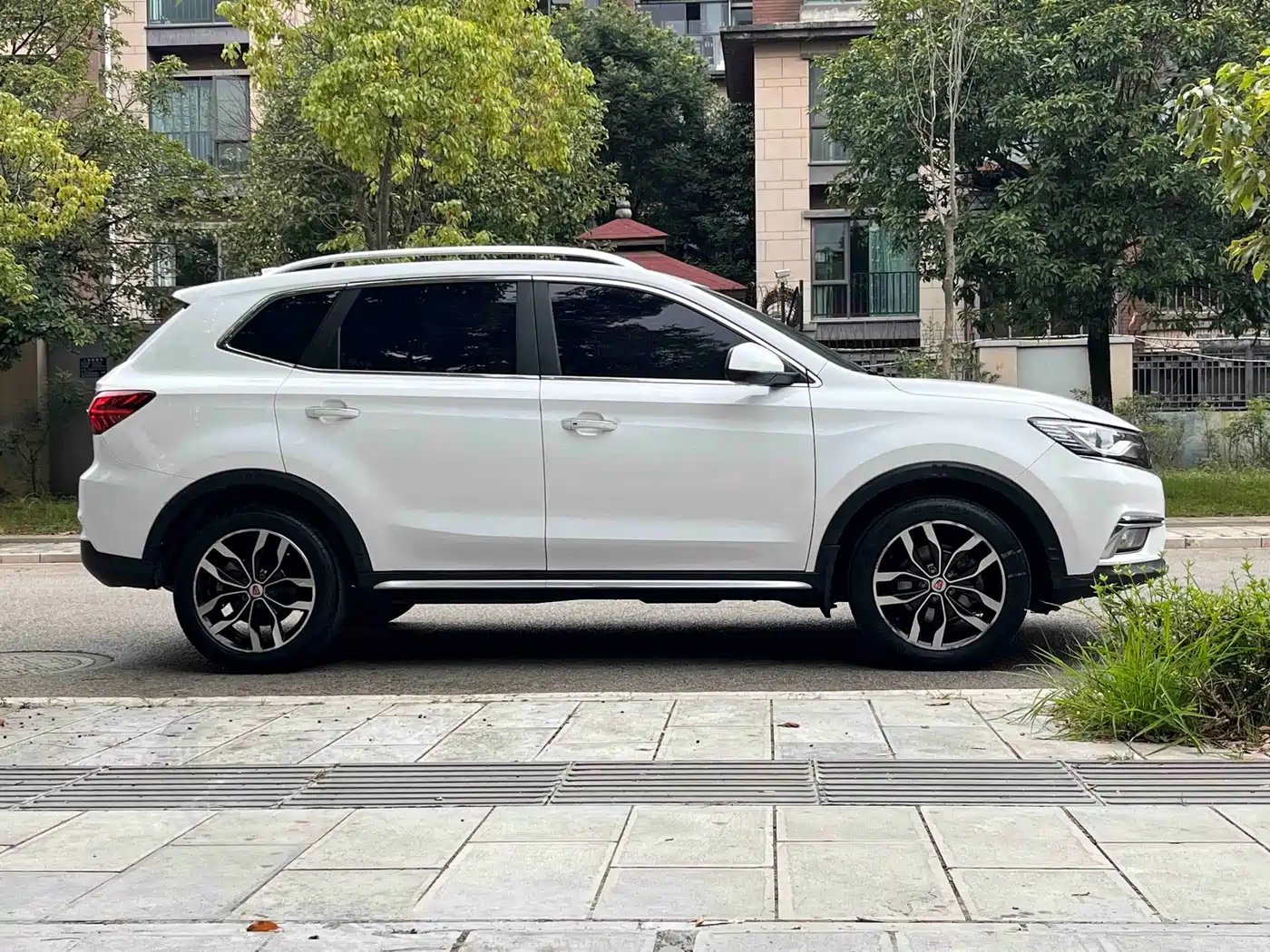 Roewe RX5 2016 2016 30T 2WD Automatic Internet Smart Edition