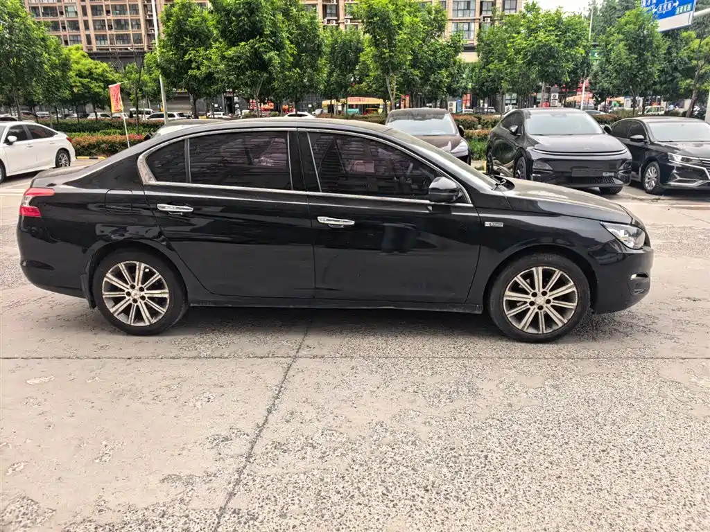 Peugeot 408 2015 Model 1.2T Automatic Luxury Edition фото 12
