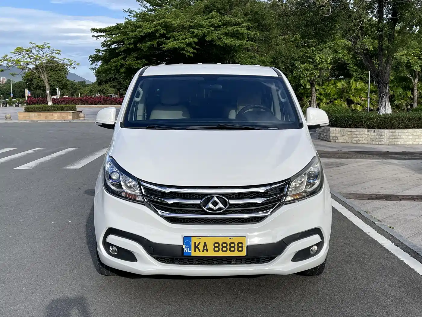 SAIC Maxus Maxus G10 2014 2.0T Automatic Luxury Executive Edition фото 2