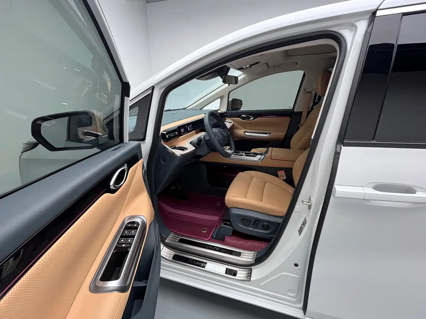 GAC Trumpchi Trumpchi E8 NEV 2024 150km Soaring Dragon Glory Edition фото 15