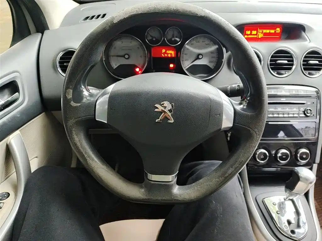 Peugeot 408 2013 1.6L Automatic Comfort Edition фото 11