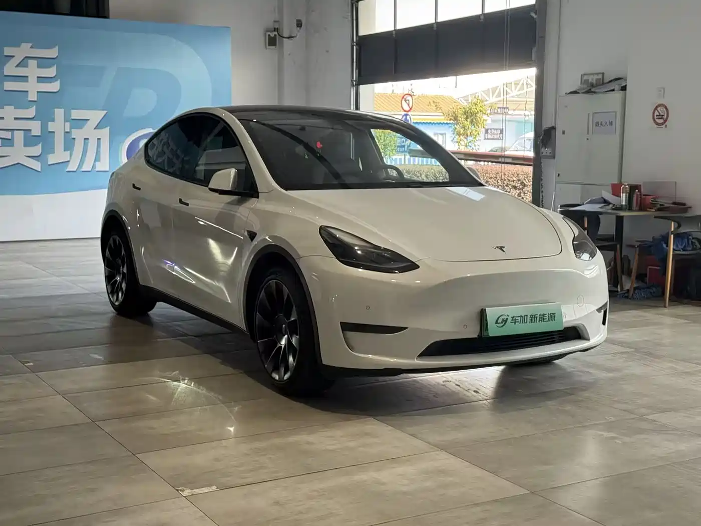 TESLA MODEL Y