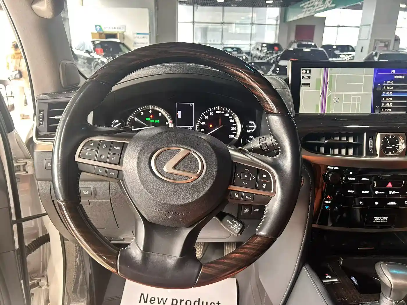 Lexus LX 2017 570 Prestige Luxury фото 3