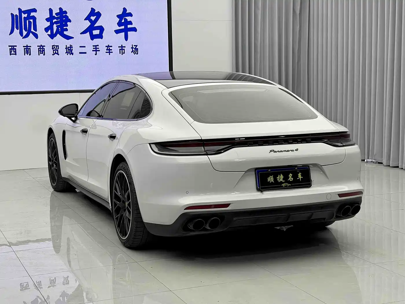 Porsche Panamera 2023 Panamera 4 Executive Long Wheelbase 2.9T фото 18