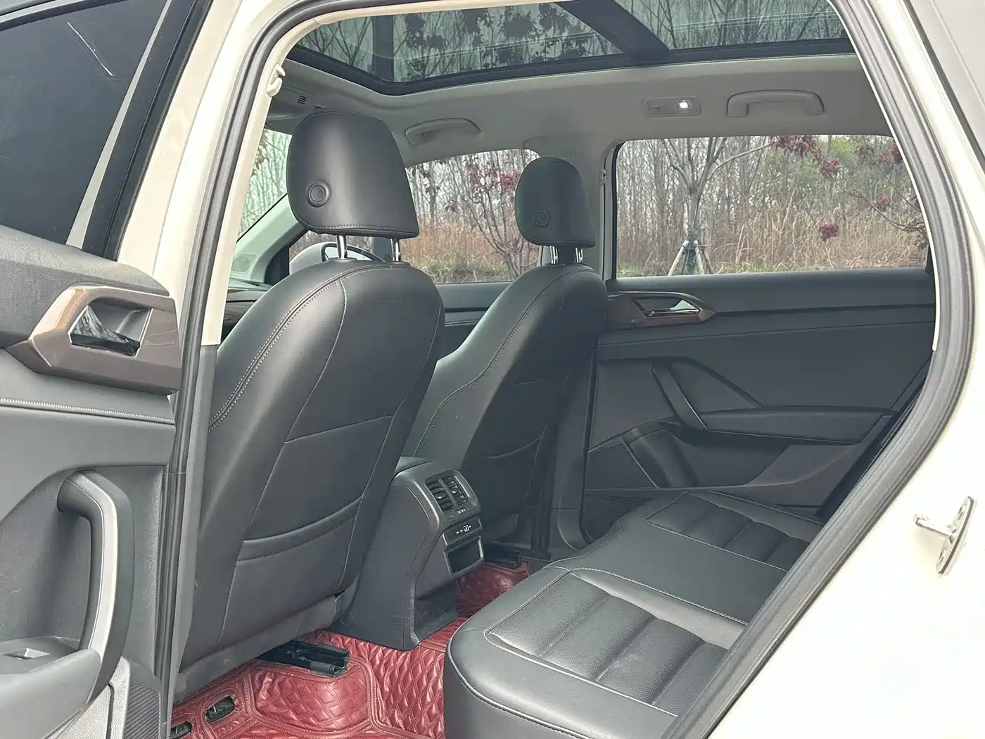 Volkswagen Tharu 2022 280TSI FWD Luxury Edition фото 7