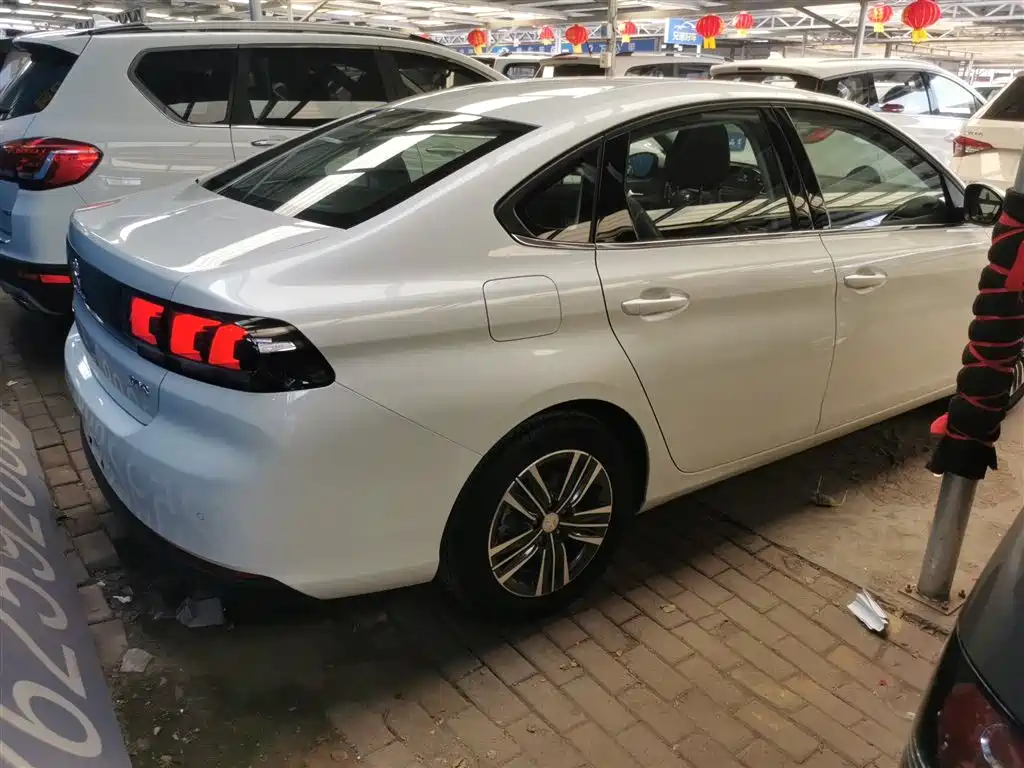 Peugeot 308 2018 1.6L Auto Luxury Edition фото 7