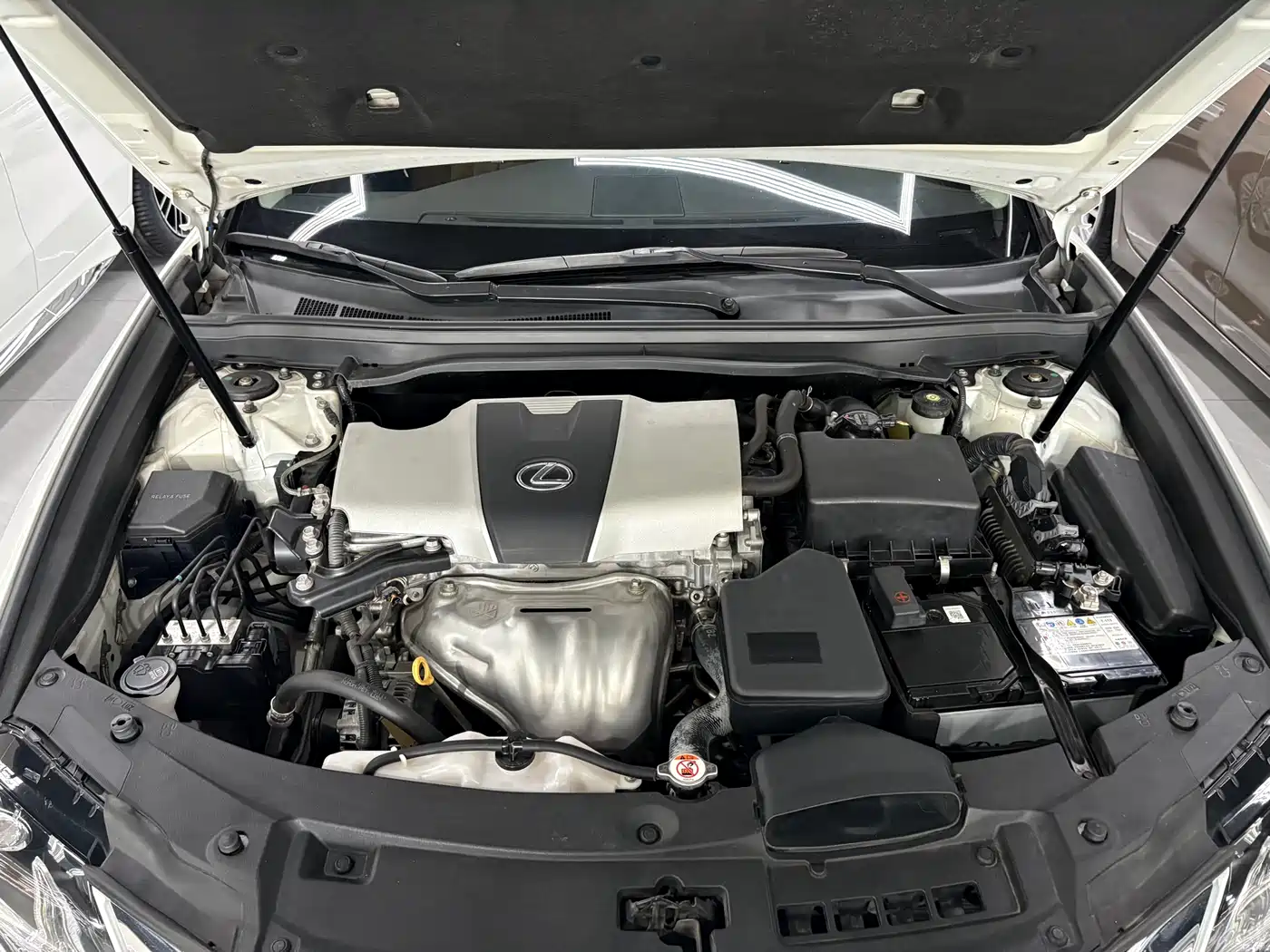 Lexus ES 2015 200 Comfort Edition фото 16