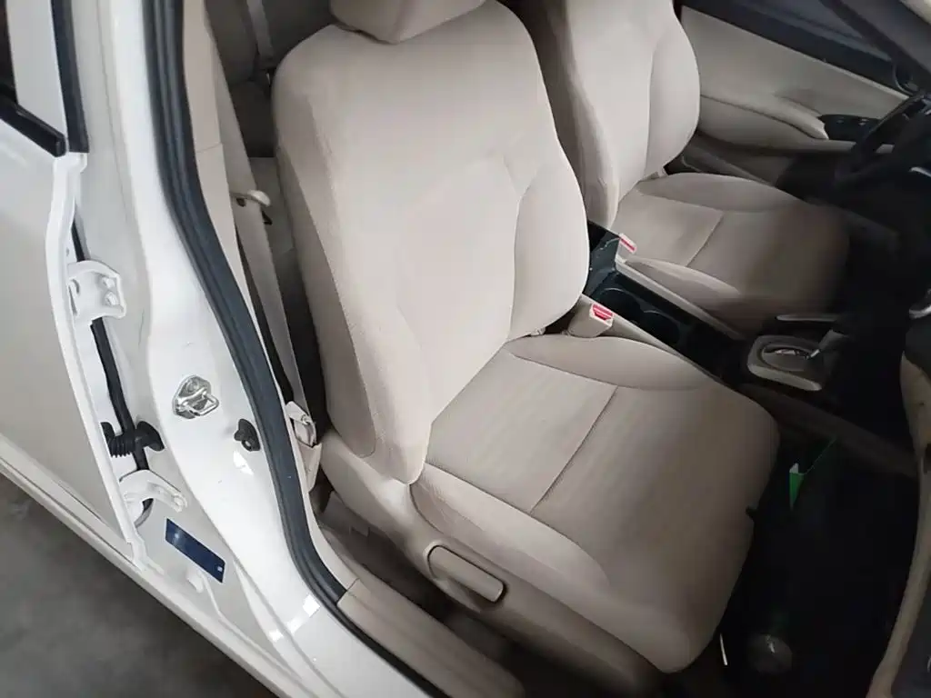 CIIMO CIIMO 2015 2015 1.8L Automatic Comfort Edition