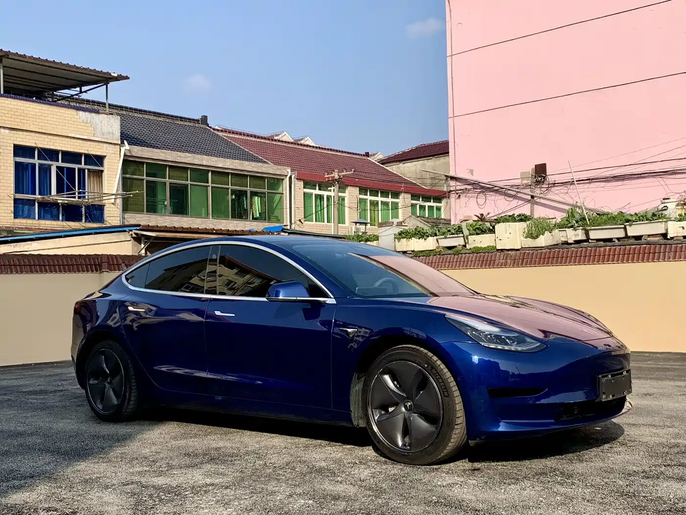 TESLA MODEL 3