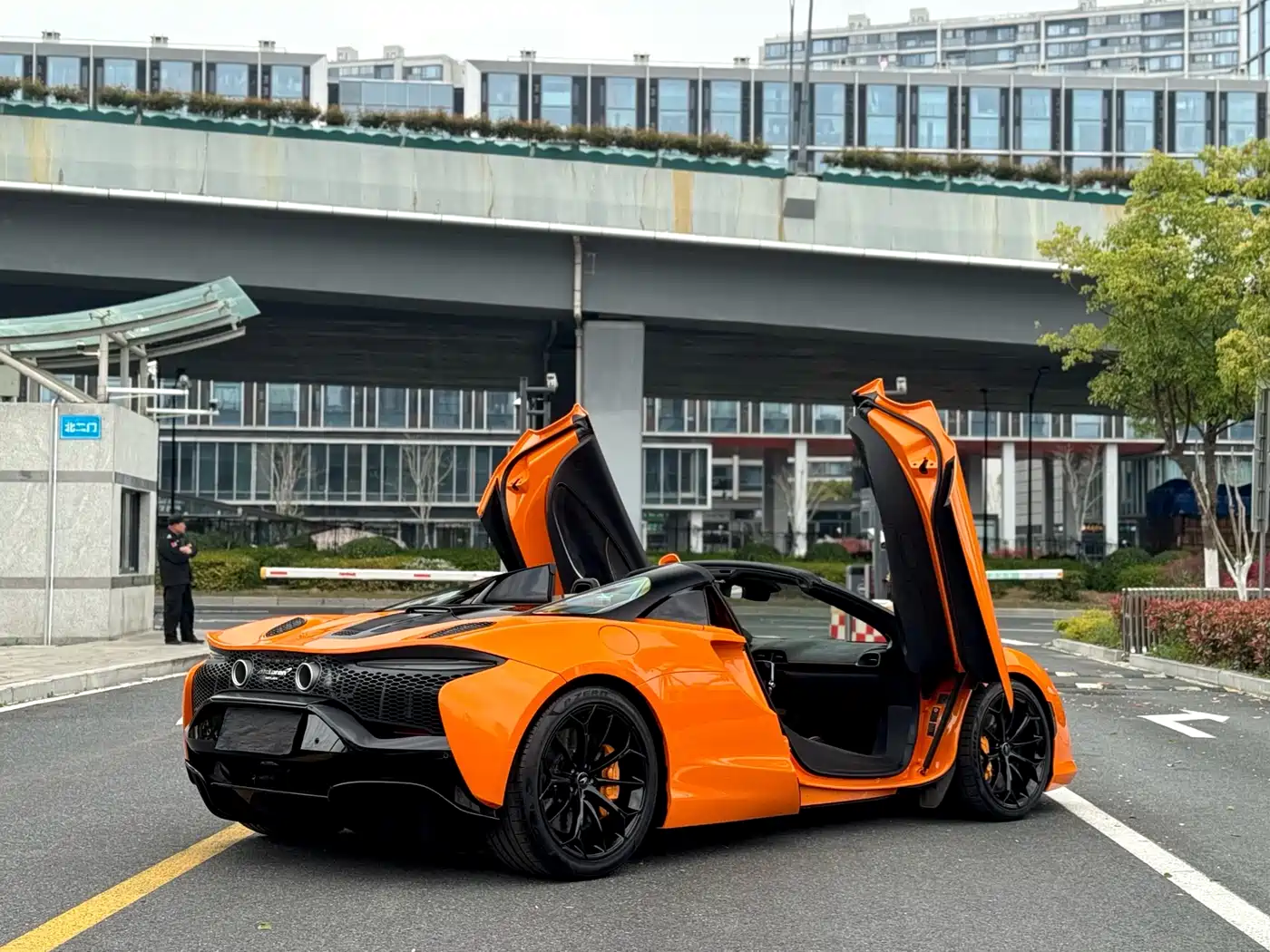 MCLAREN ARTURA