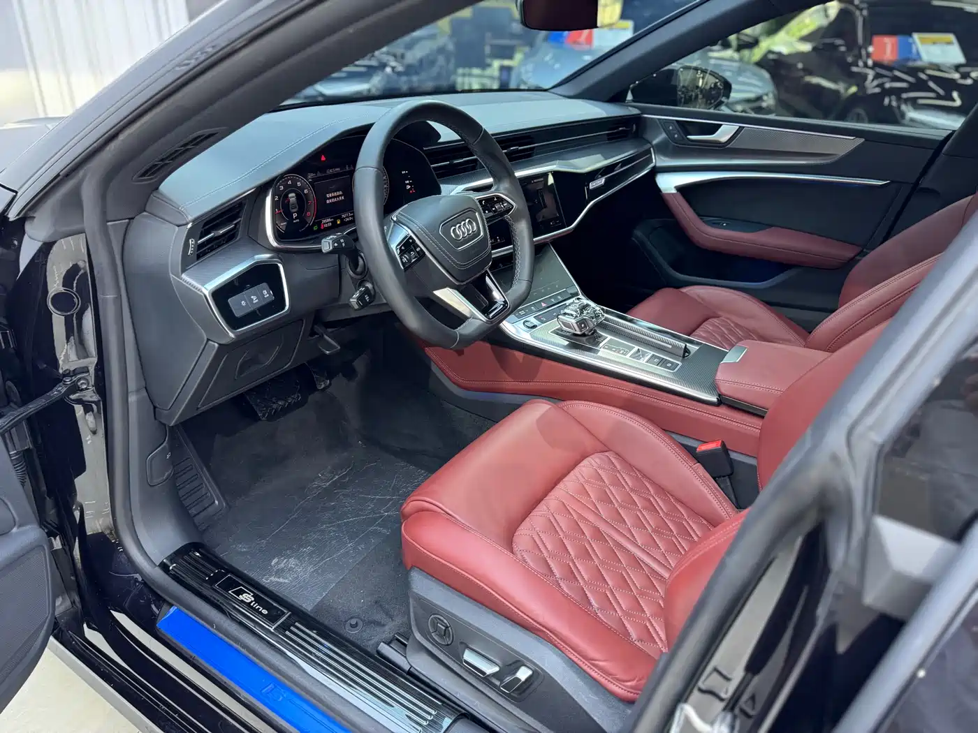 Audi A7L 2024 45 TFSI quattro S-line Black Warrior Edition фото 9