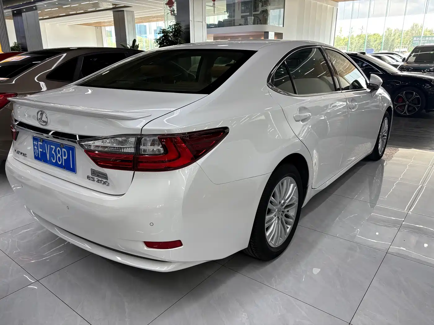 Lexus ES 2015 200 Comfort Edition фото 4