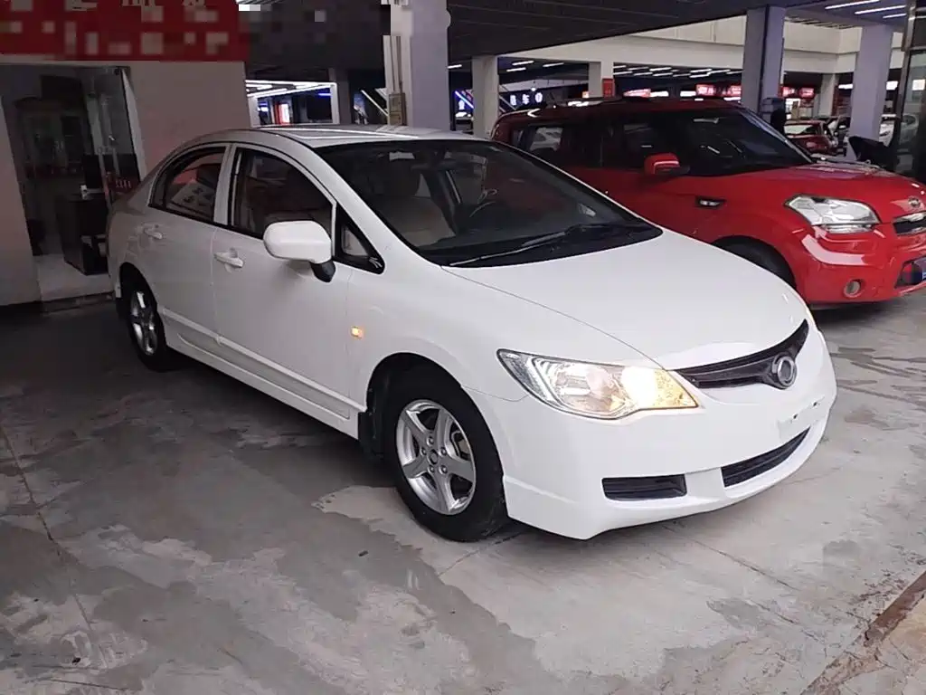 CIIMO CIIMO 2015 2015 1.8L Automatic Comfort Edition