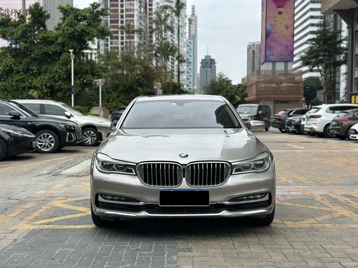 BMW 7 Series 2017 740Li Leading Edition фото 2