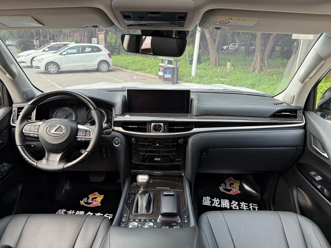 Фото 14 - Lexus LX