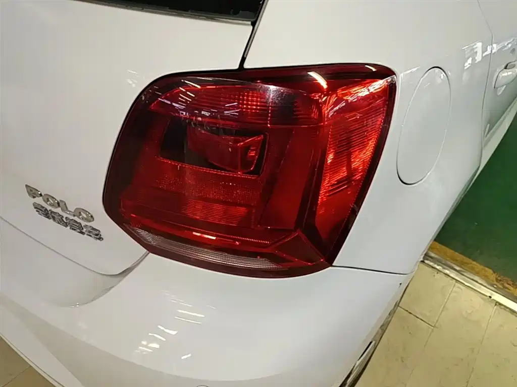 Volkswagen Polo 2016 1.4L Automatic Trend фото 8