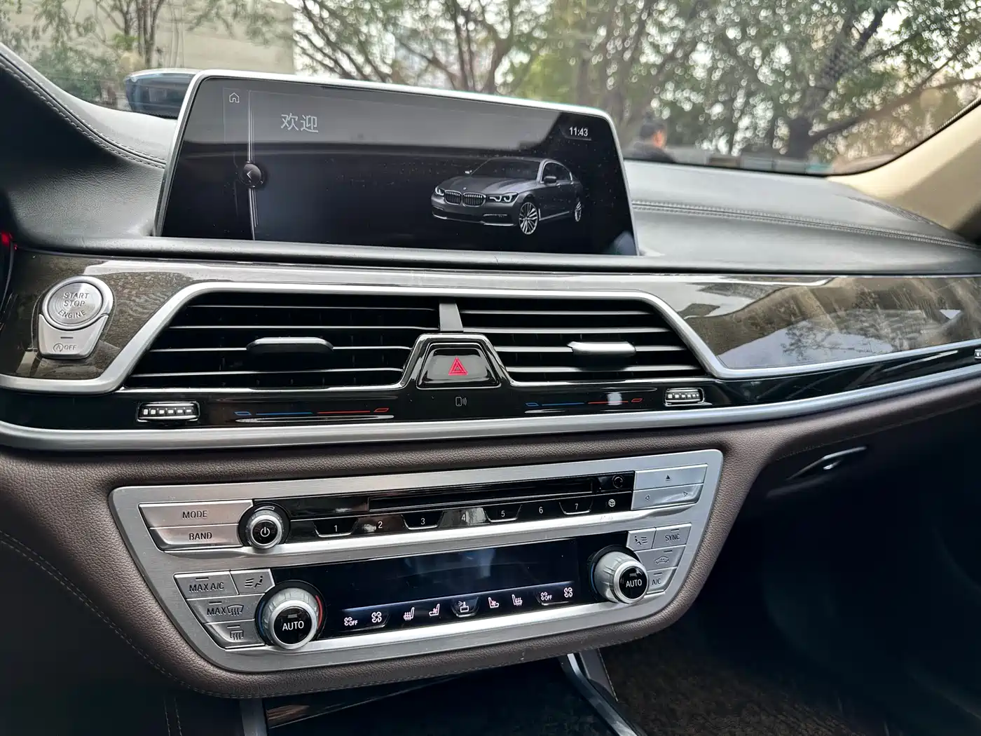 BMW 7 Series 2017 740Li Leading Edition фото 9