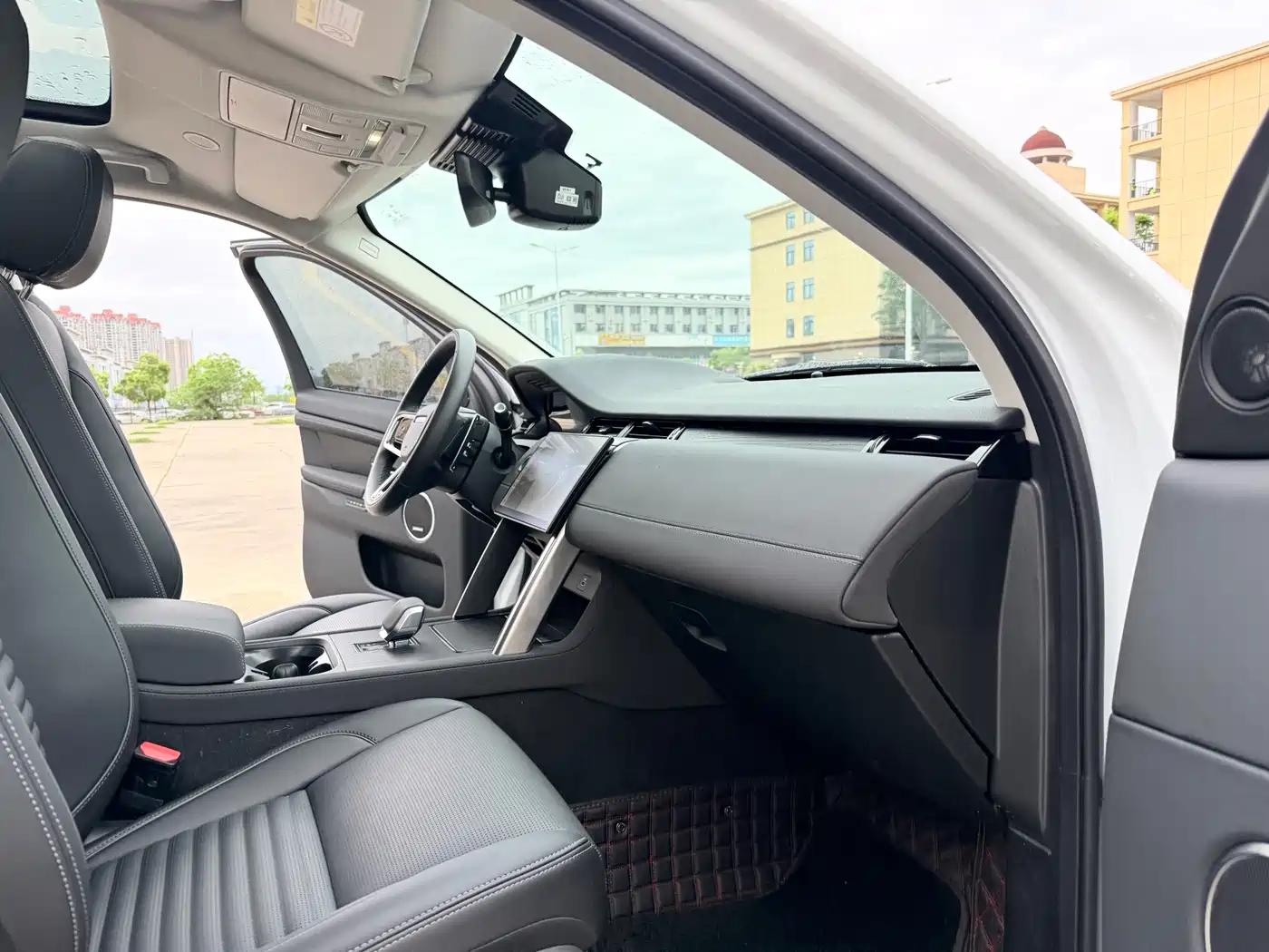 Land Rover Discovery Sport 2025 249PS Performance Tech Edition фото 21