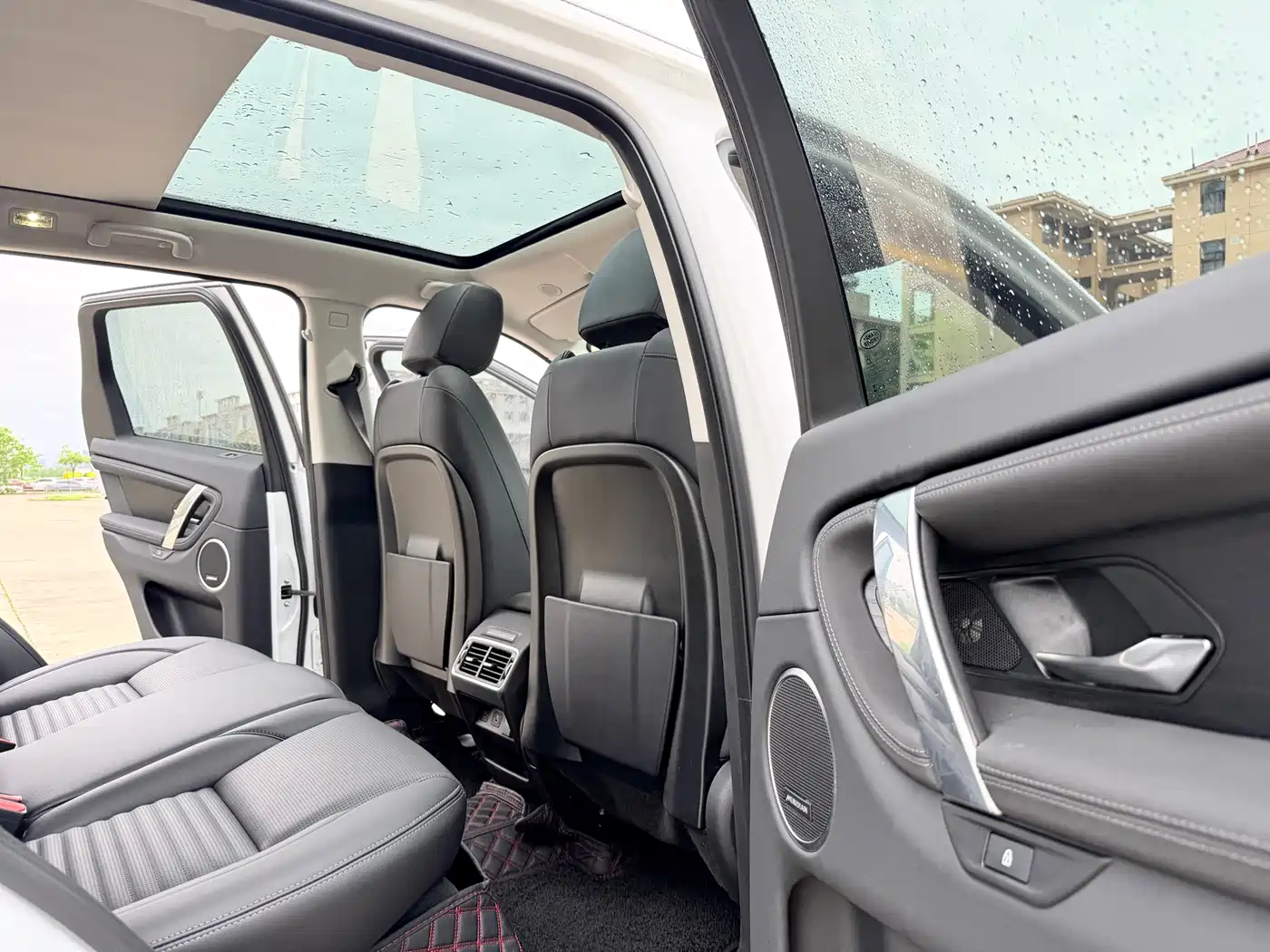 Land Rover Discovery Sport 2025 249PS Performance Tech Edition фото 18