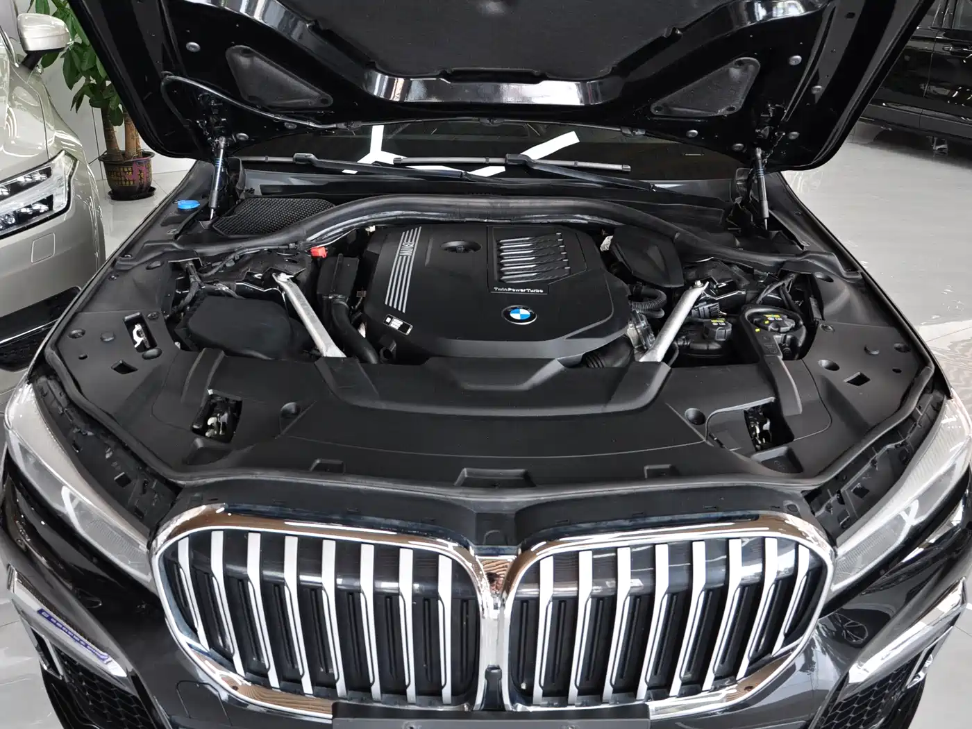 BMW 7 Series 2022 2021 Model 740Li Leading M Sport Package
