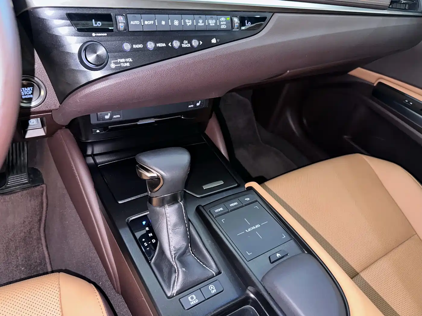 Фото 11 - Lexus ES