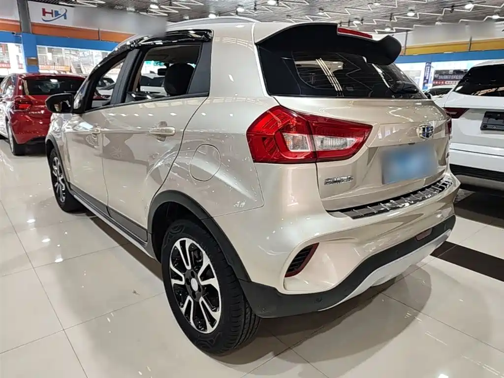 Фото 5 - Geely Vision X3